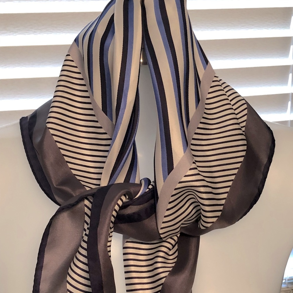 Banana Republic NWT 100% silk scarf blue white black grey colors.Gorgeous! 26X26